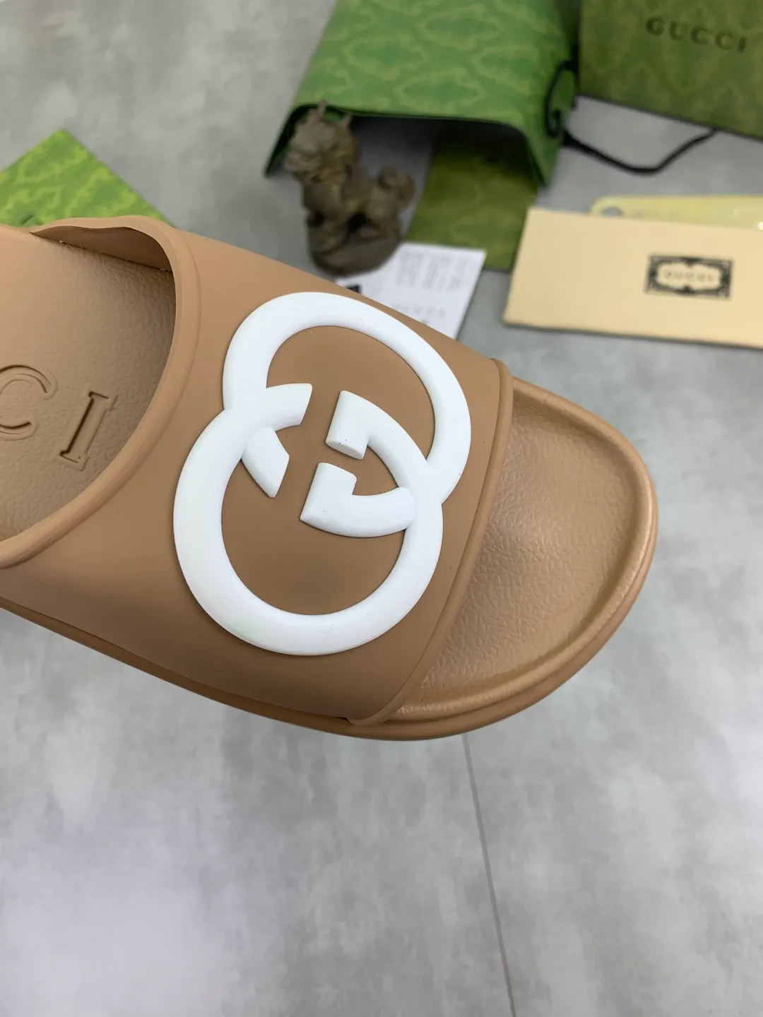 Men's Men's Shoes 💰P300💰[New Style] High Version 🎁🎁🎁 GUCCI New Year of the Snake casual slippers, original official website, perfect workmanship, transmitting a kind of noble luxury, sublimating its definition of luxury in Gucci's high-end extraordinary craftsmanship. Original Gucci double G combination outsole, code number: 35-46, complete package